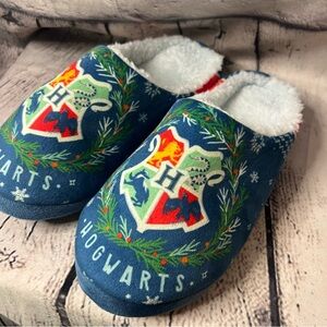 Harry Potter Hogwarts Christmas Holiday Themed Cozy Slippers Size 7